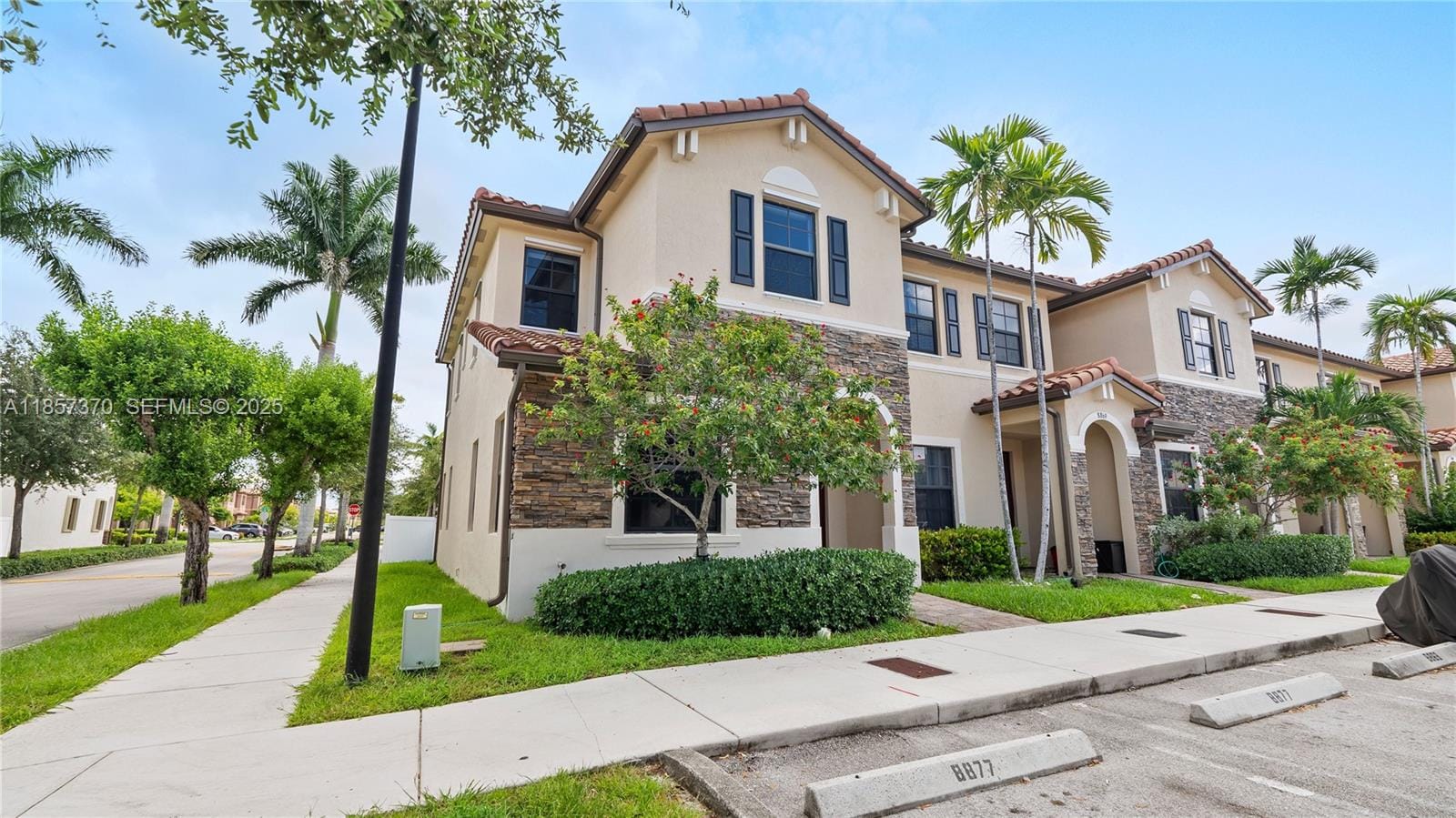 8877 W 35th Avenue, Hialeah, FL 33018