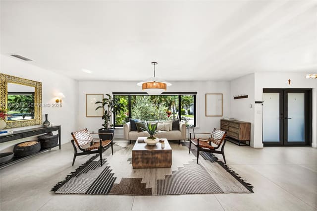 251 E Shore Drive E, sold in Bay Heights, Miami, FL