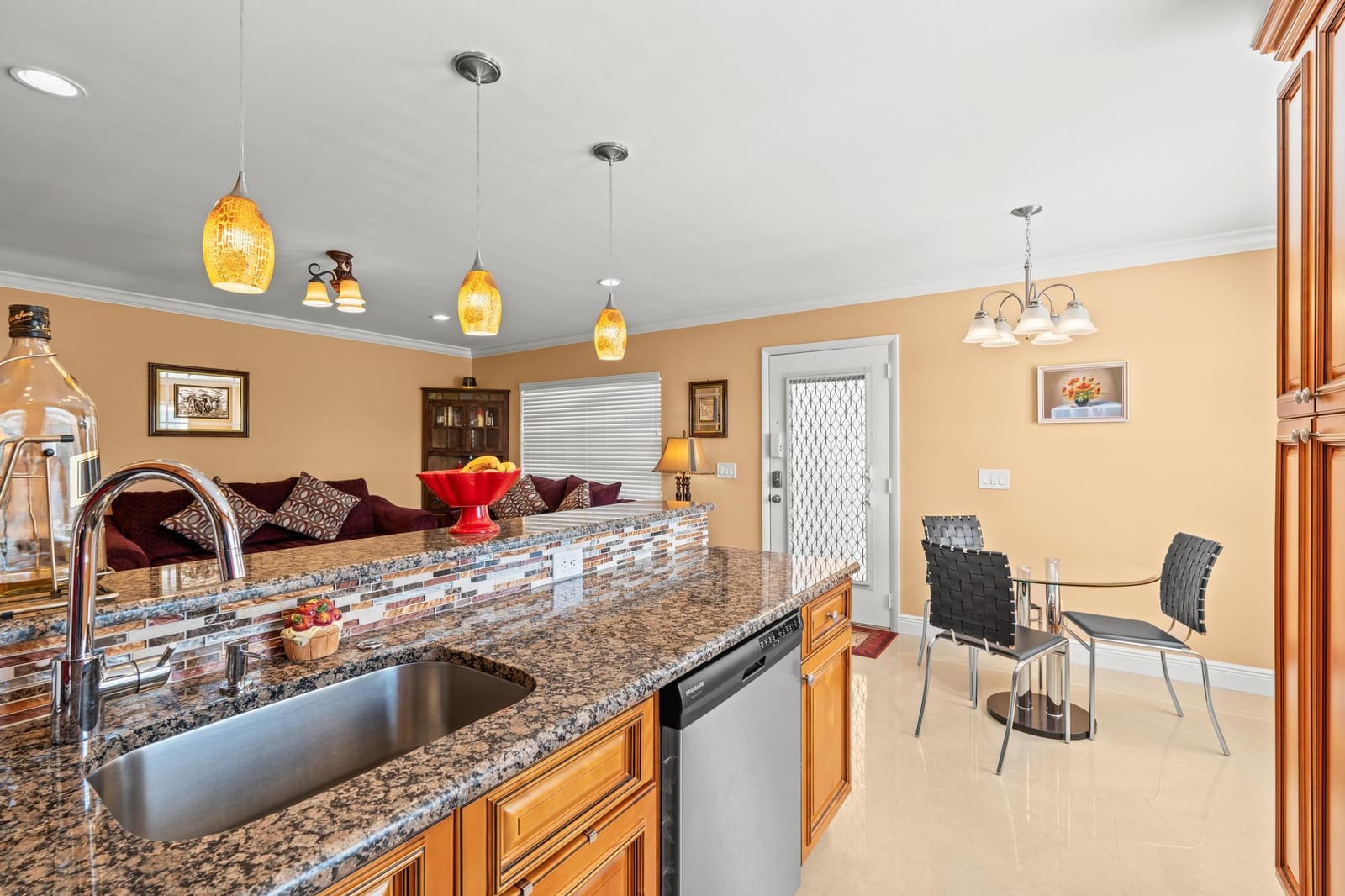 480 Flanders J — photo 10