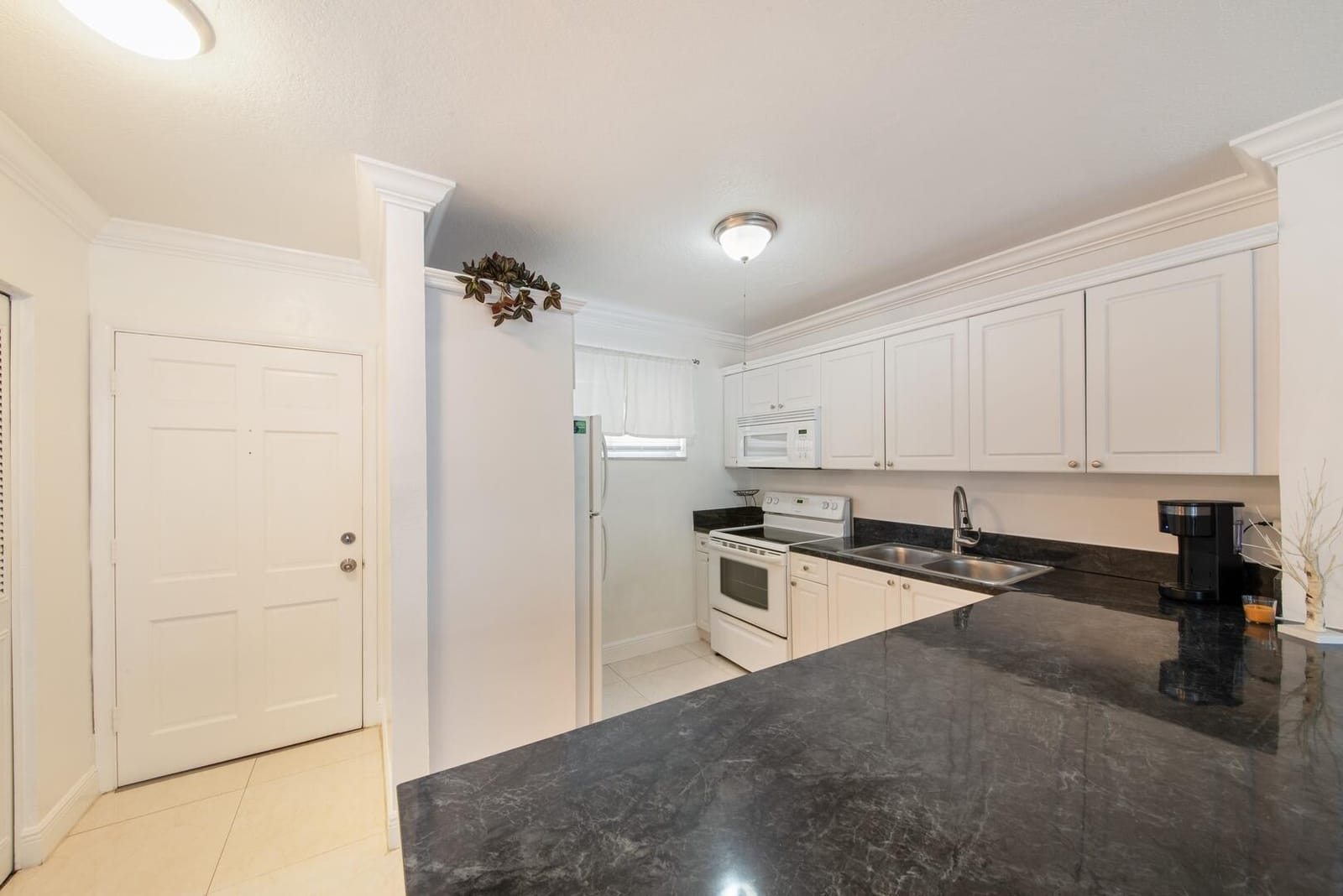 2581 N Garden Drive 206 — photo 6