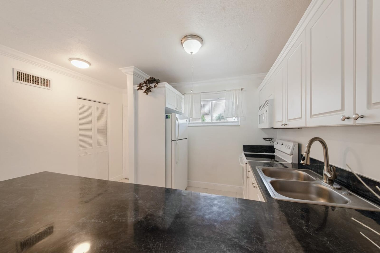 2581 N Garden Drive 206 — photo 8