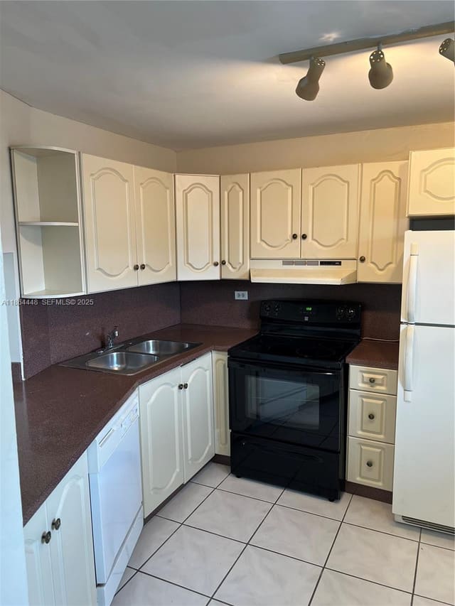 1680 NE 191st Street 216-2, sold in Jade Winds Group Allamand, Miami, FL