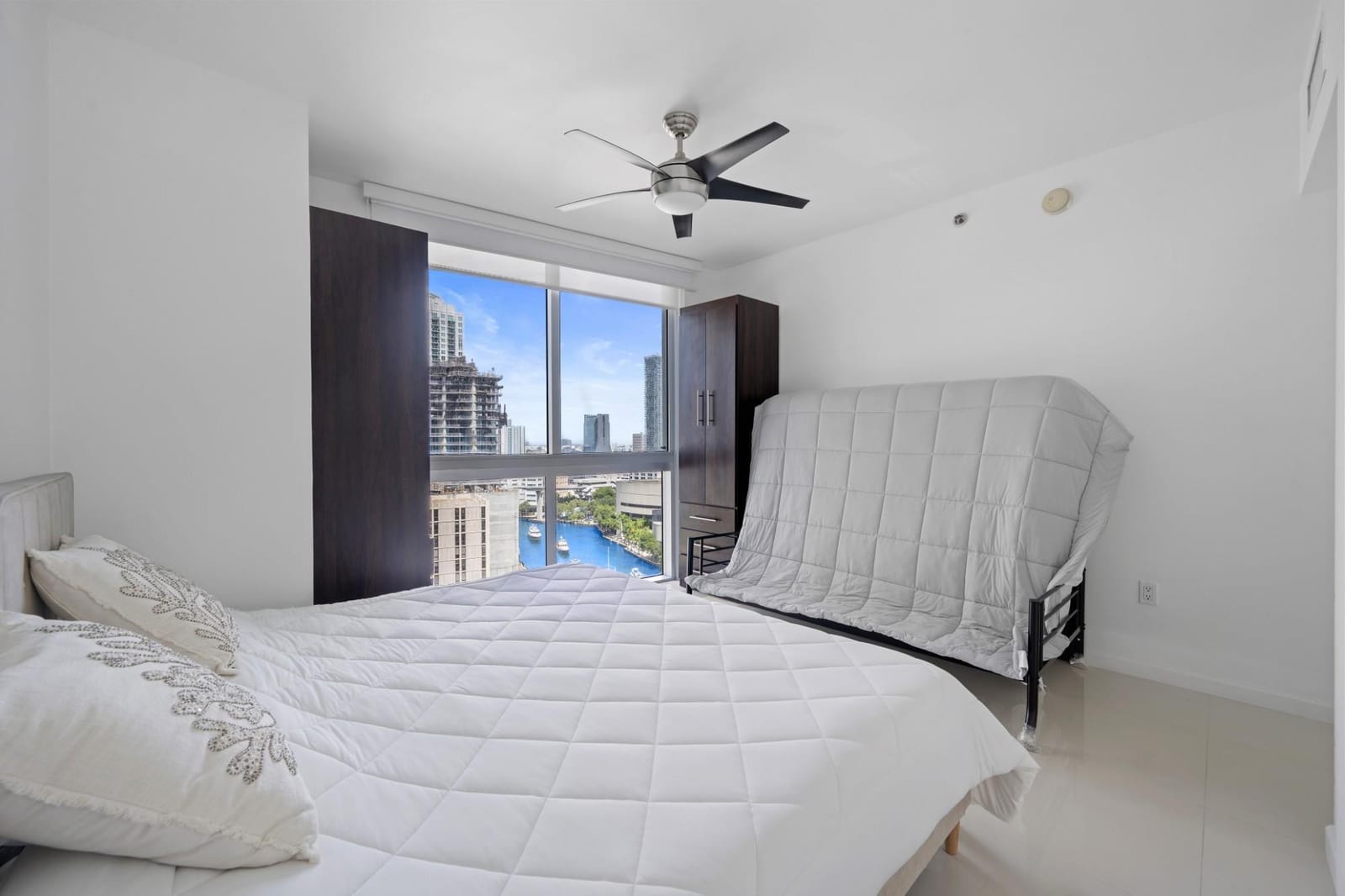 475 Brickell Avenue 1815 — photo 12