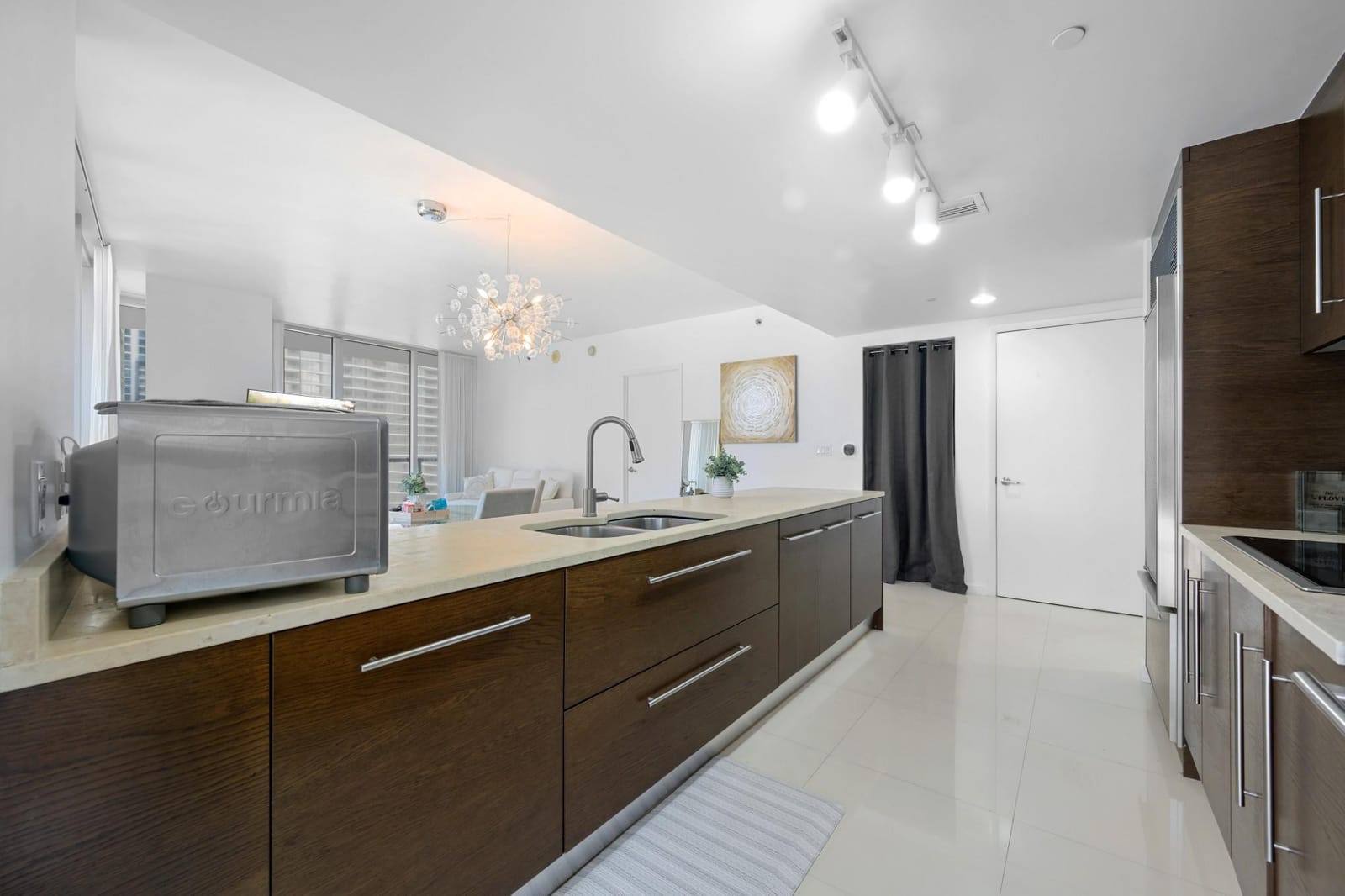 475 Brickell Avenue 1815 — photo 3