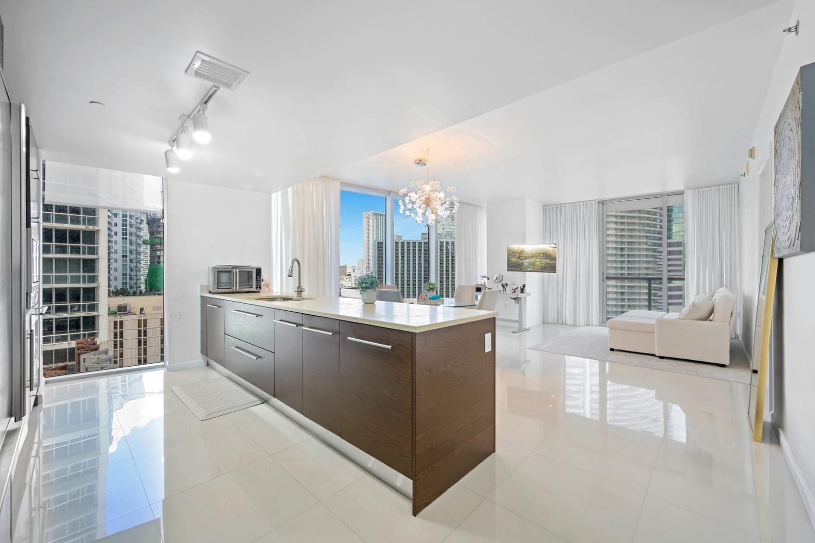 475 Brickell Avenue 1815 — photo 4