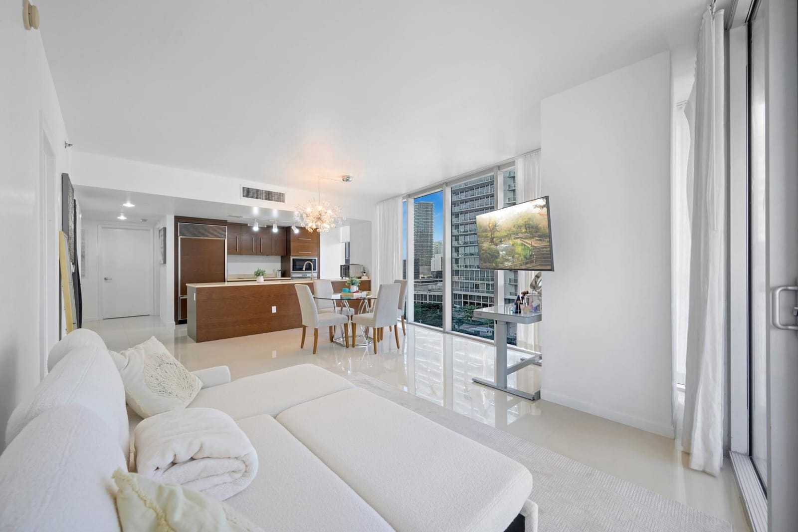 475 Brickell Avenue 1815 — photo 5