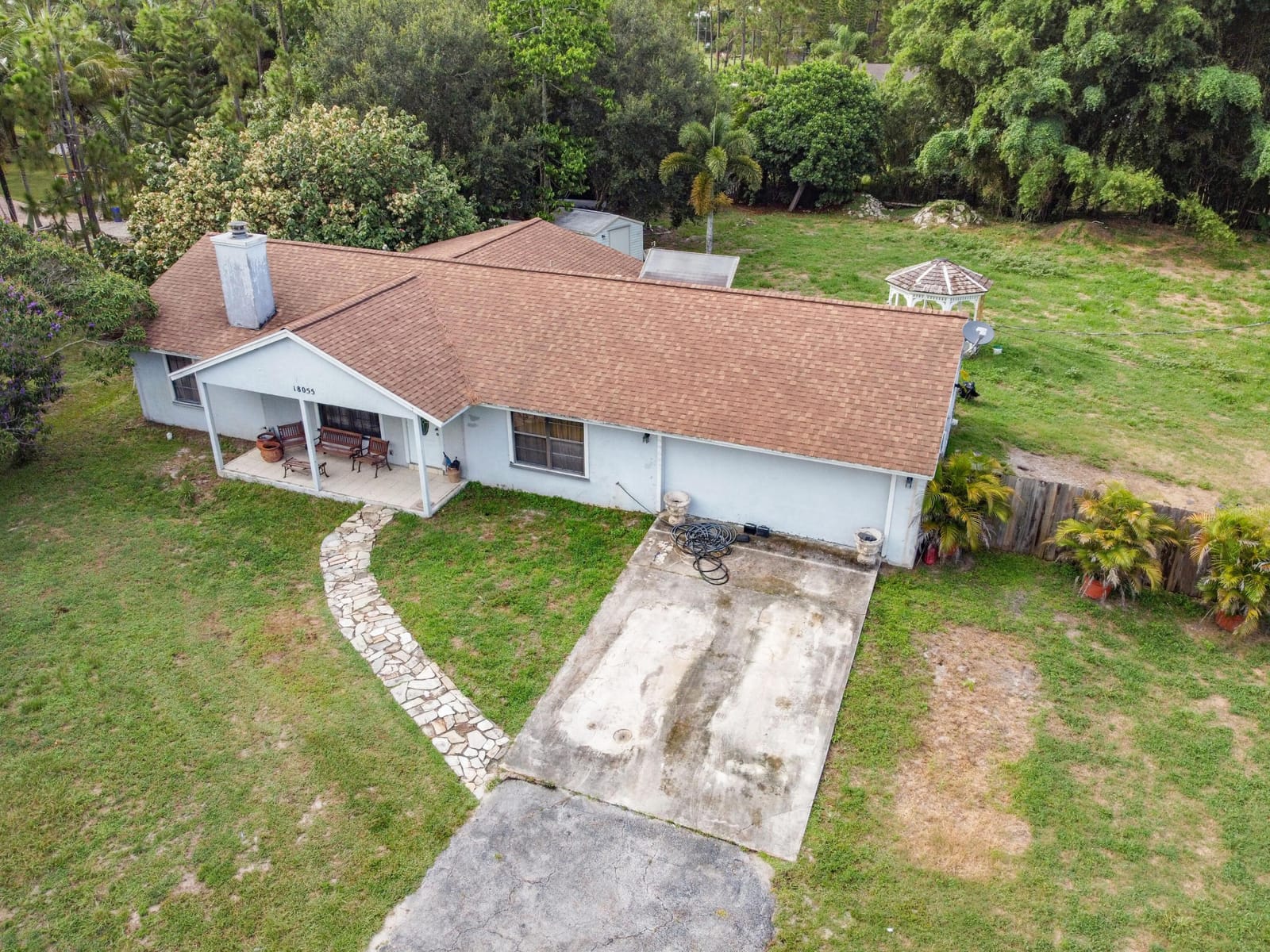 18055 W Sycamore Drive — photo 9
