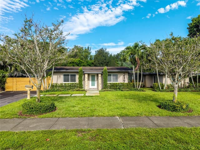217 E Acre Drive, sold in Plantation, Plantation, FL