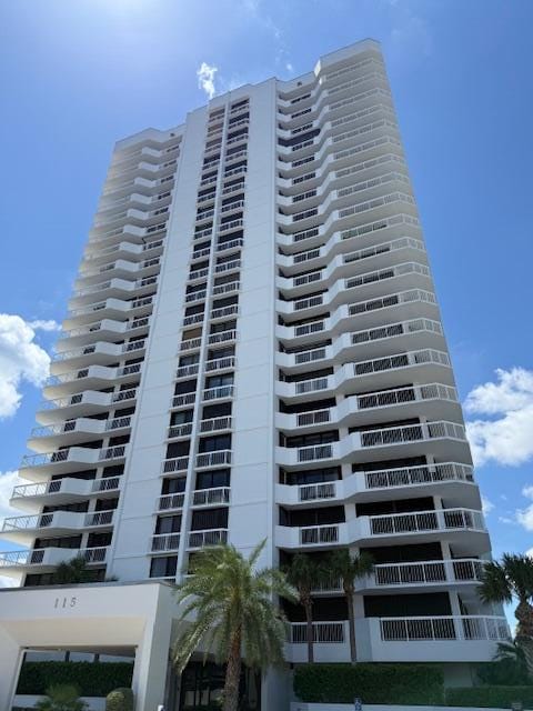 3 bedroom home for sale at 115 Lakeshore, North Palm Beach, FL 33408 — $599,000
