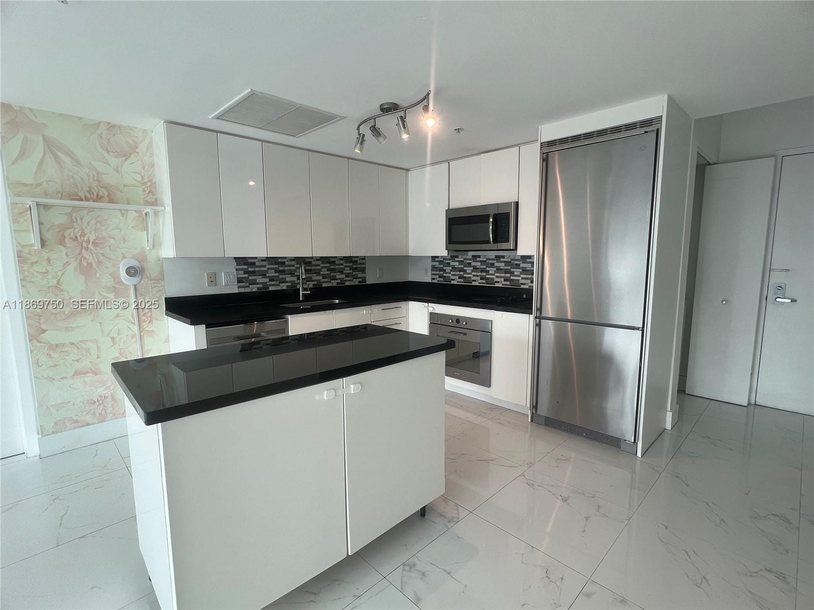 92 SW 3rd Street 3803 — photo 7