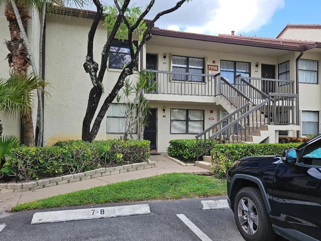7706 Tahiti Lane 103, sold in Lucerne Pointe One,Two,Three Four,Seven,Eight,Nine, Lake Worth, FL