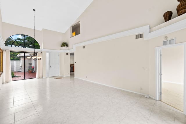 5465 Monterey Circle E, Delray Beach, FL 33484