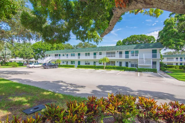 2800 Indian River Boulevard 2q, sold in Vista Harbor Condo Bldgs M-T, Vero Beach, FL