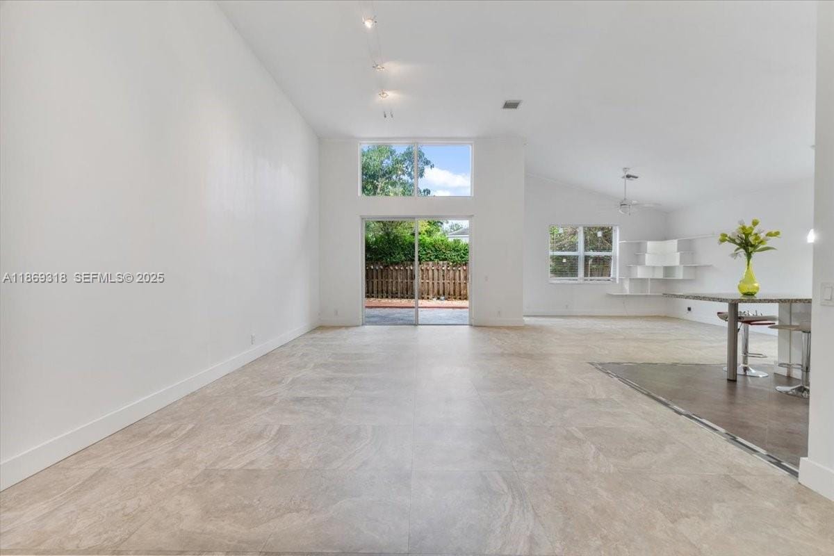 6713 NW 80th Manor — photo 3