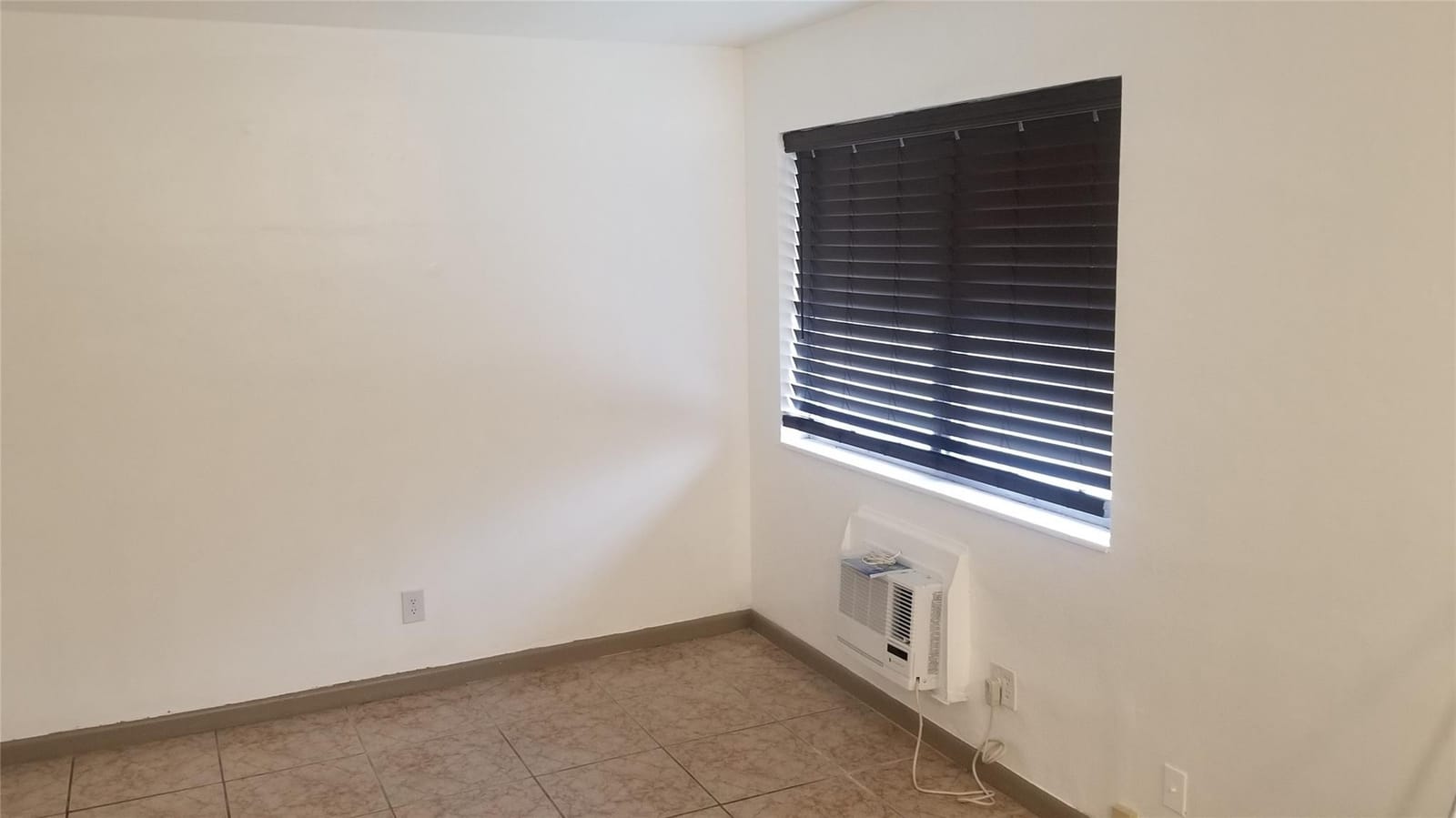 615 NE 7th Street, Hallandale Beach, FL 33009 photo 27