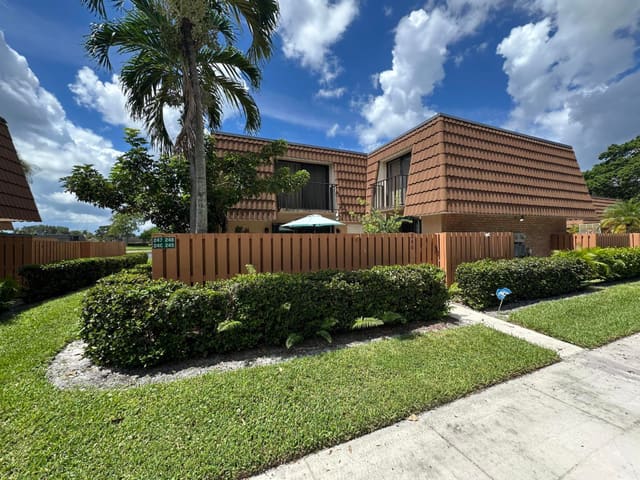 246 Charter Way, sold in Village Of Sandalwood Lakes North, West Palm Beach, FL