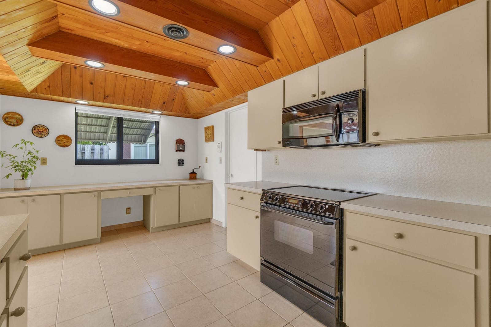 1774 NW 39th Place, Oakland Park, FL 33309 photo 17
