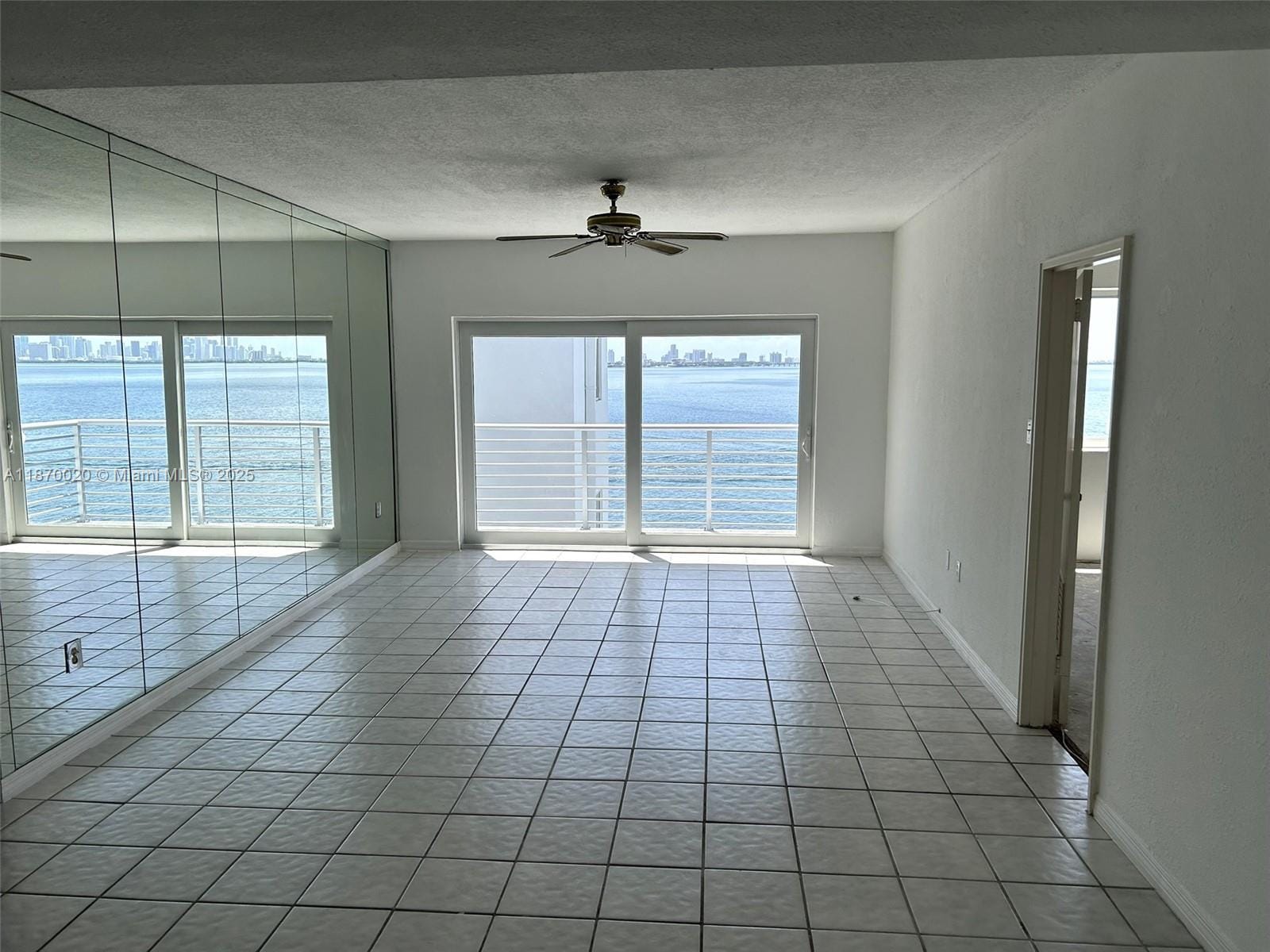 1880 S Treasure Drive 4F — photo 3