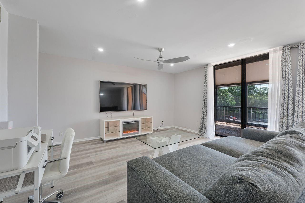 400 Commodore Drive 316 — photo 2