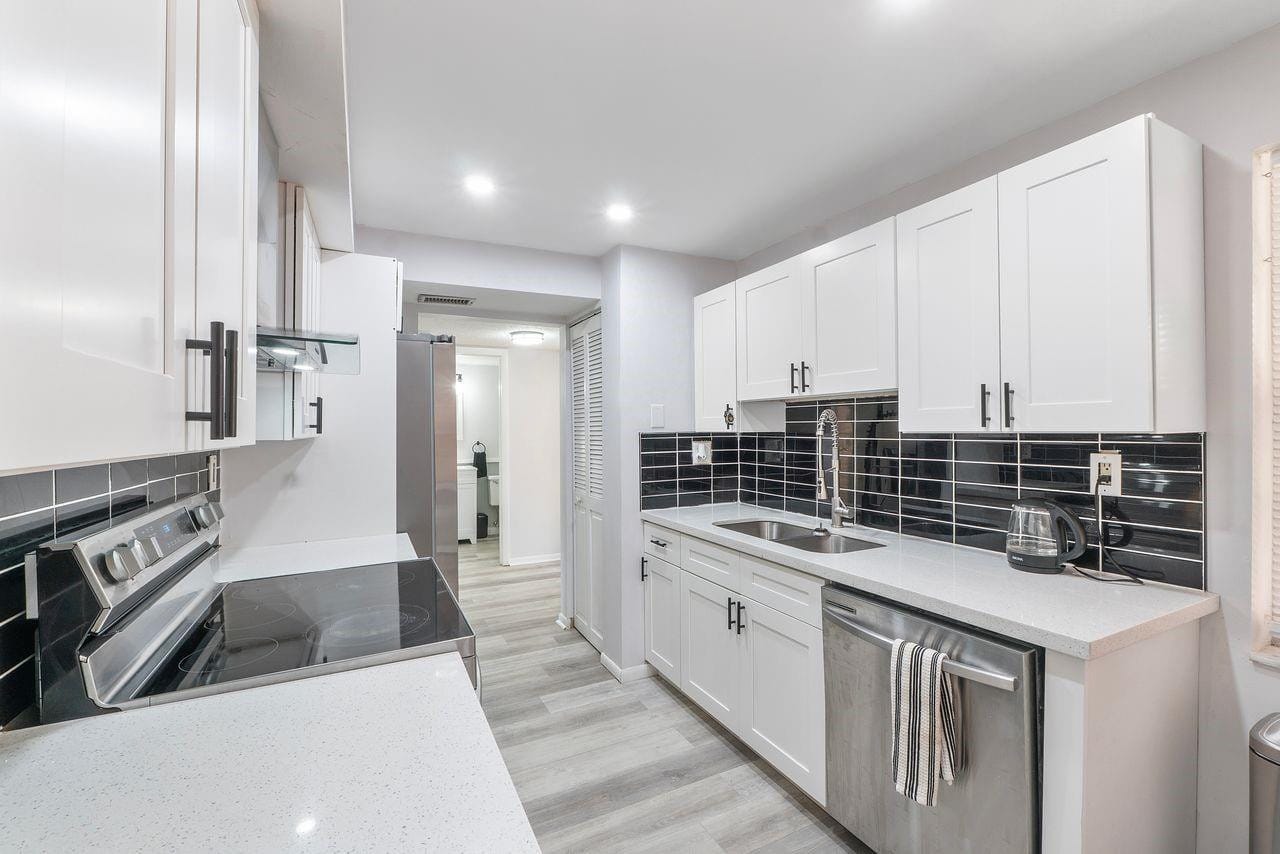 400 Commodore Drive 316 — photo 4