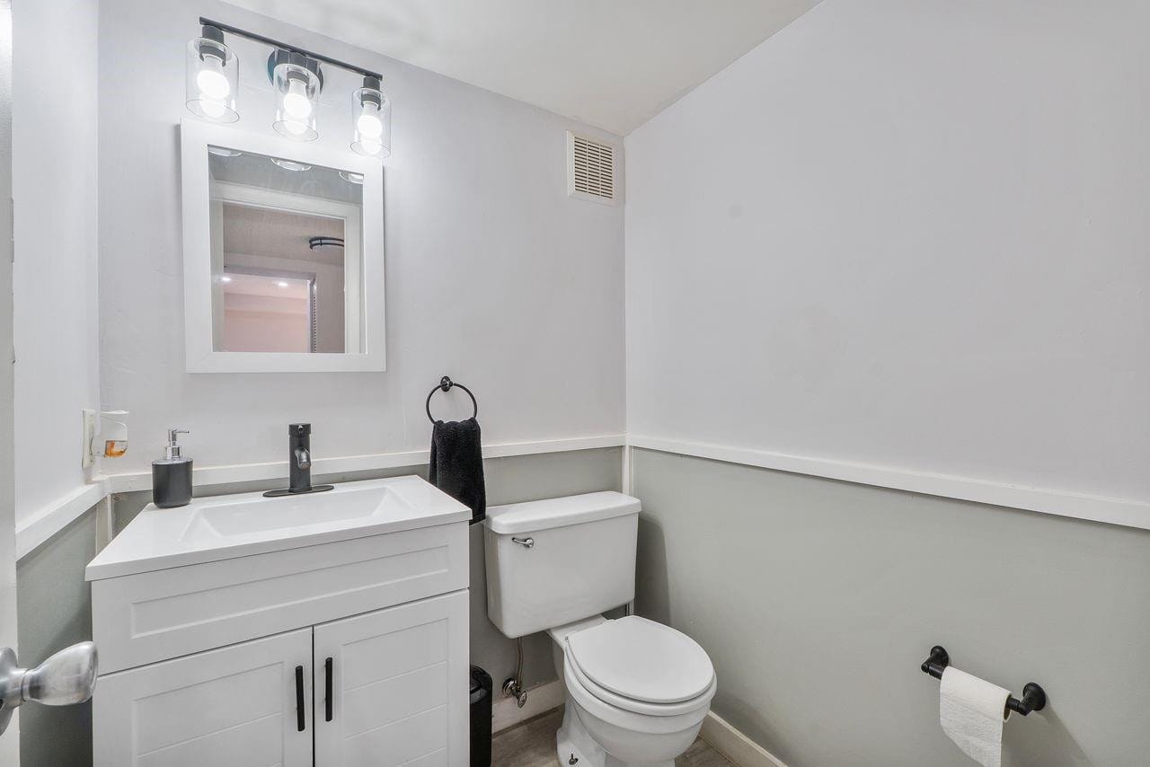 400 Commodore Drive 316 — photo 9