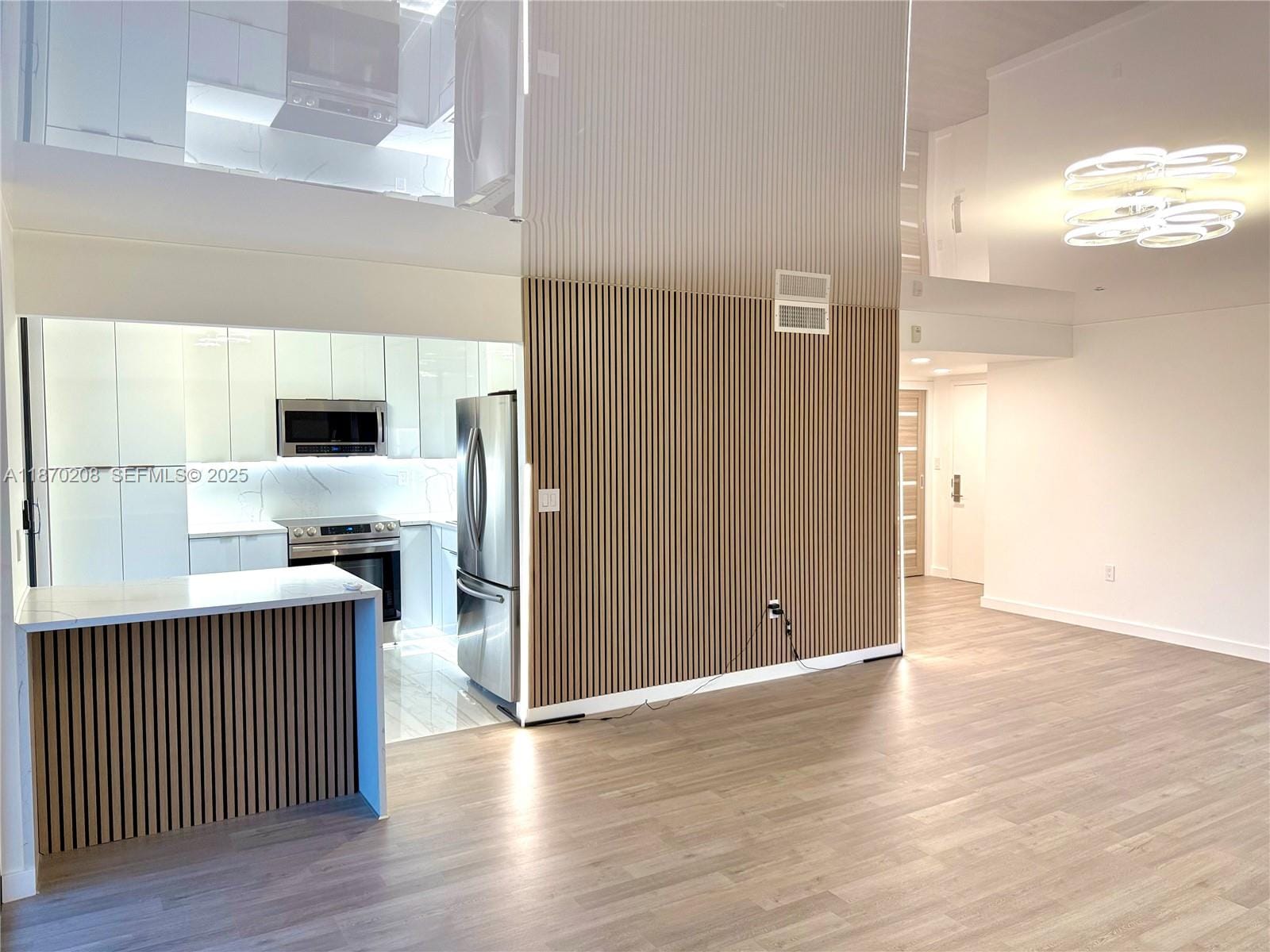 671 NE 195th Street 220E, Miami, FL 33179 photo 2