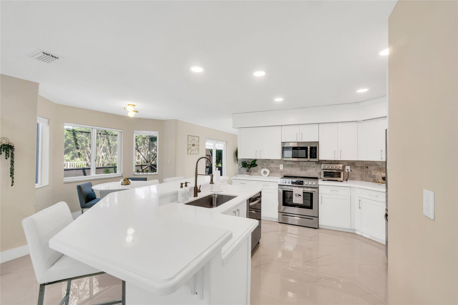 960 NW 201st Terrace, Pembroke Pines, FL 33029 photo 26