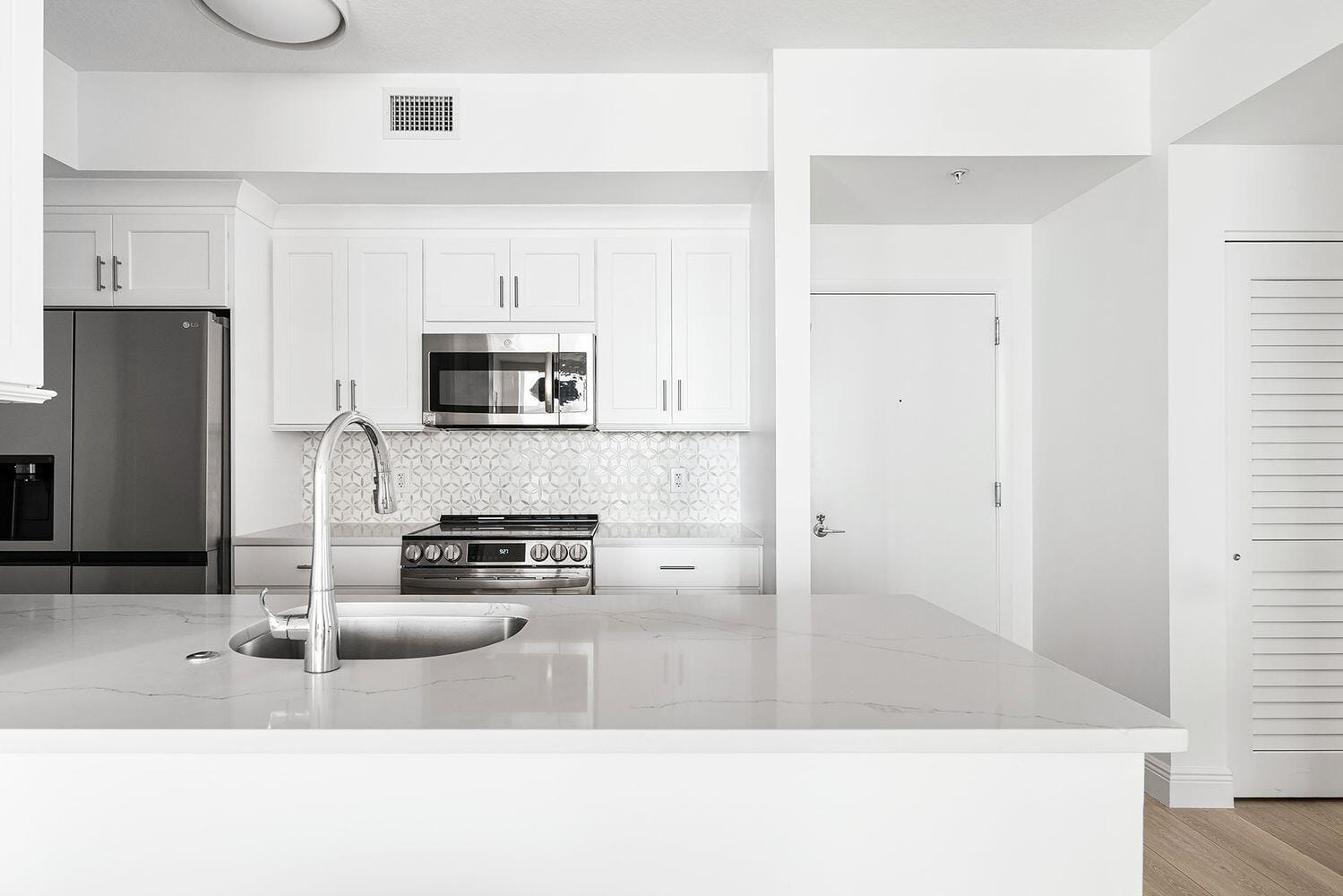 550 Okeechobee Boulevard 1817 — photo 9
