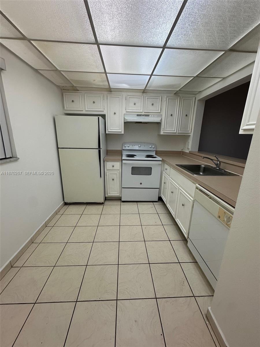 17911 NW 68th Avenue N206, Hialeah, FL 33015, Hialeah