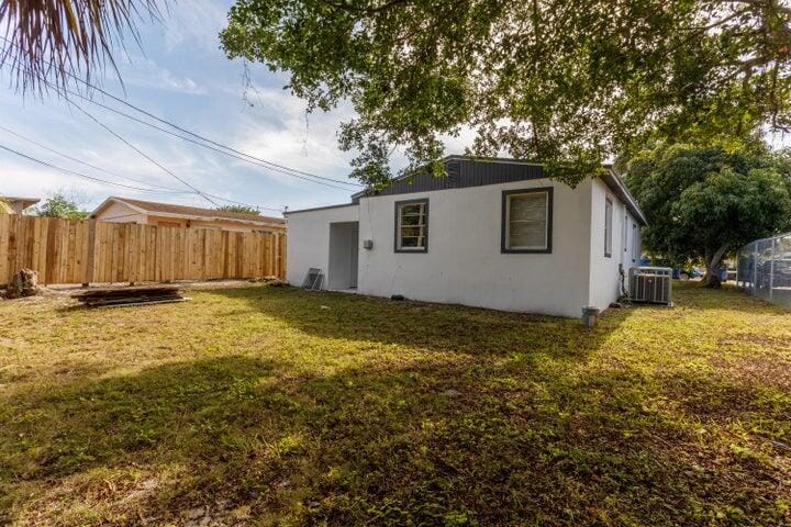 1164 W 31st Street — photo 11