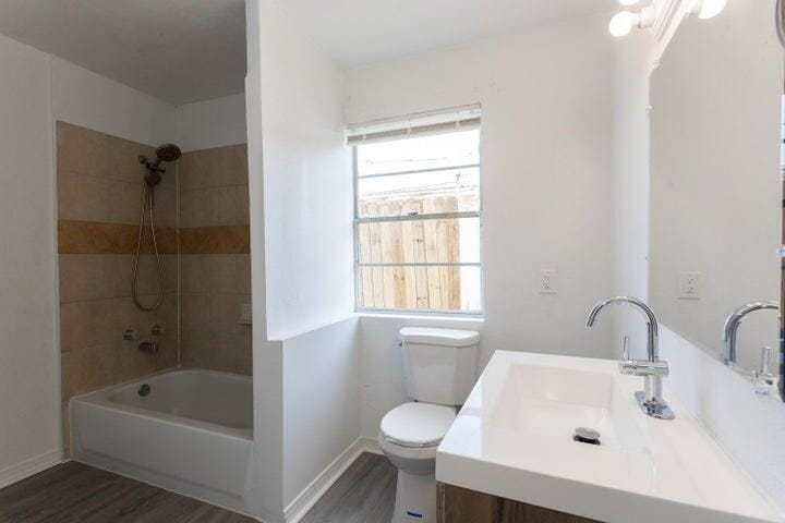 1164 W 31st Street — photo 8