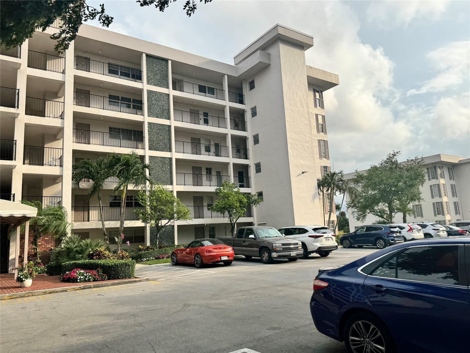 2850 N Palm Aire Drive 207 — photo 3
