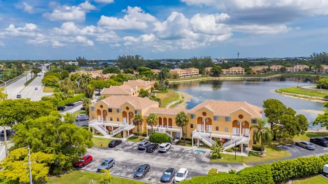 5200 NW 31st Avenue, sold in Villas At Lakeview Condo, Fort Lauderdale, FL