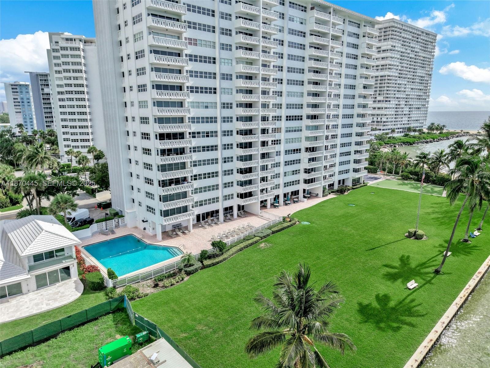 2100 S Ocean Drive 3CD — photo 2