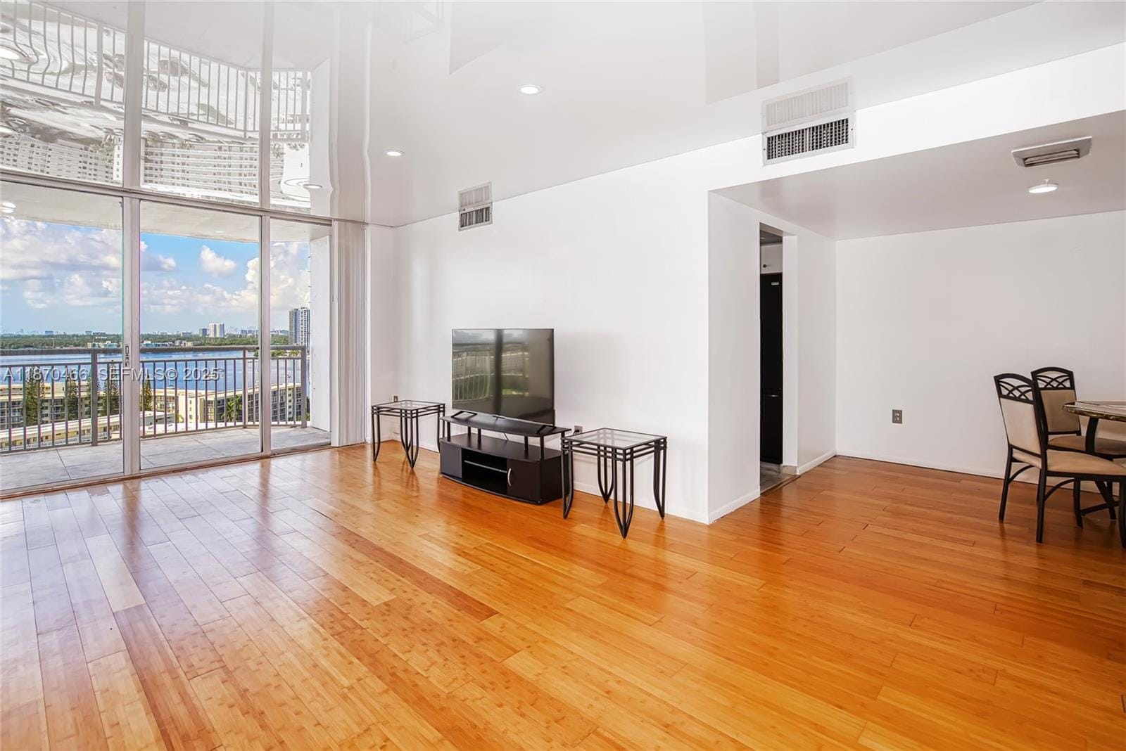 18021 Biscayne Boulevard 1604 — photo 4