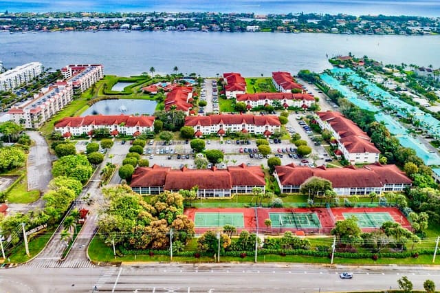 109 Half Moon Circle G3, Hypoluxo, FL 33462