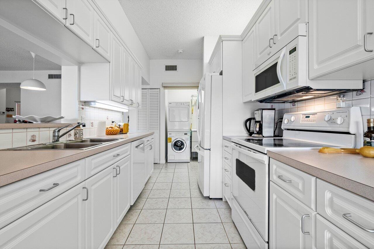 109 Half Moon Circle G3, Hypoluxo, FL 33462 photo 24