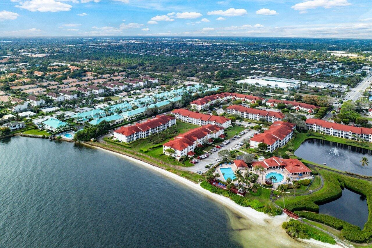 109 Half Moon Circle G3, Hypoluxo, FL 33462 photo 8