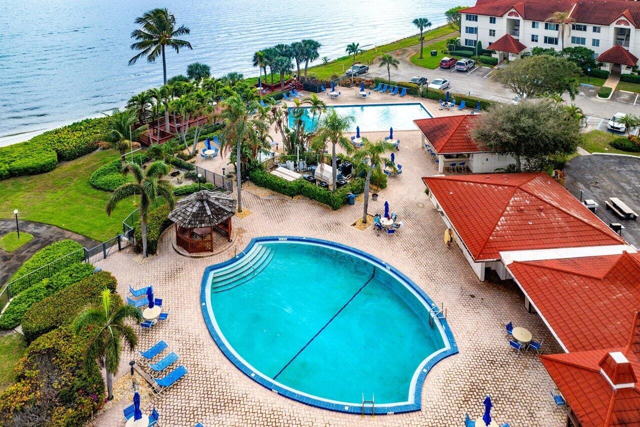 109 Half Moon Circle G3, Hypoluxo, FL 33462 photo 9