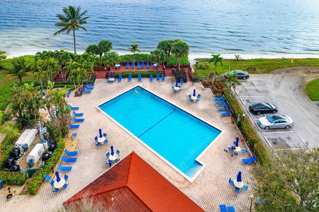 109 Half Moon Circle G3, Hypoluxo, FL 33462 photo 10