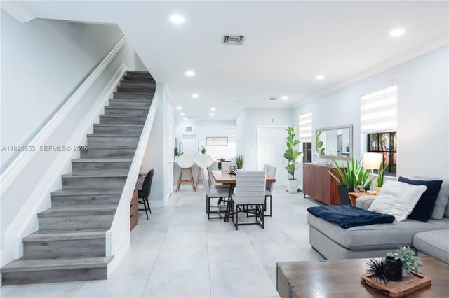 3891 Tree Top Drive, sold in Sector 8 9 & 10 Plat(Blks, Weston, FL