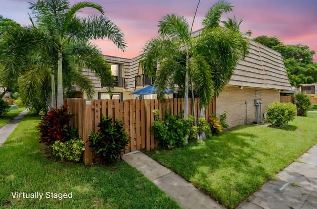 844 Springdale Circle, Palm Springs, FL 33461