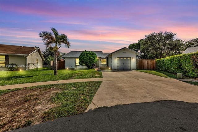 4916 NW 92nd Avenue, Sunrise, FL 33351