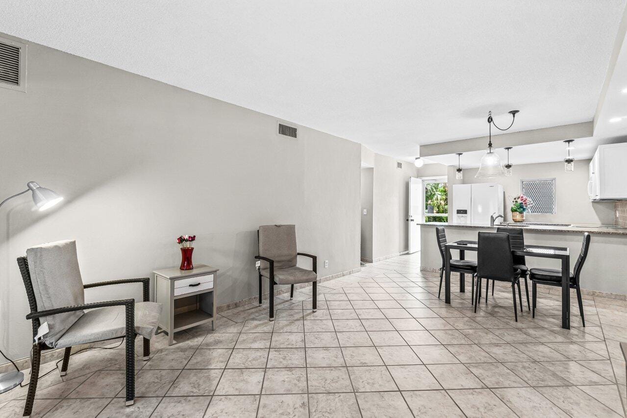 2191 NE 1st Court Apt 106 — photo 2