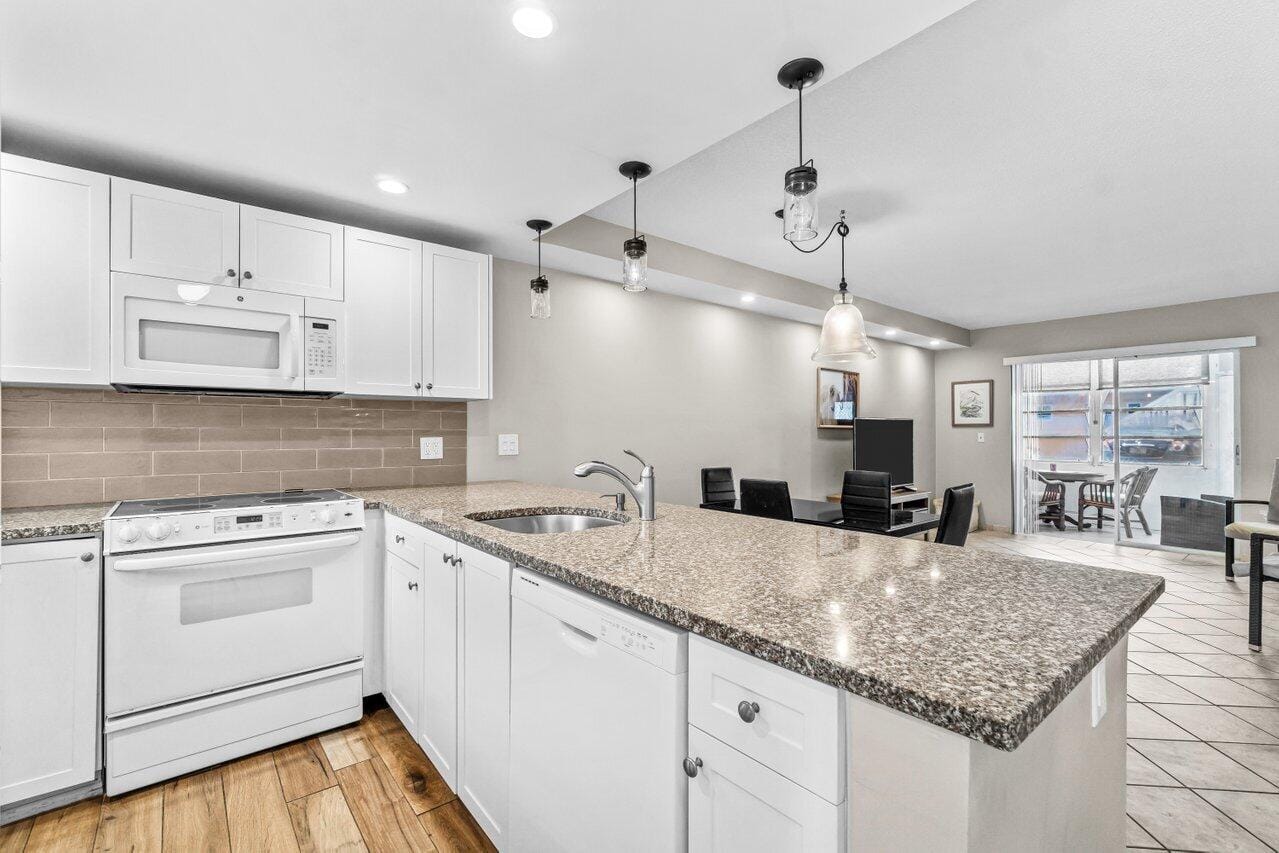 2191 NE 1st Court Apt 106 — photo 3
