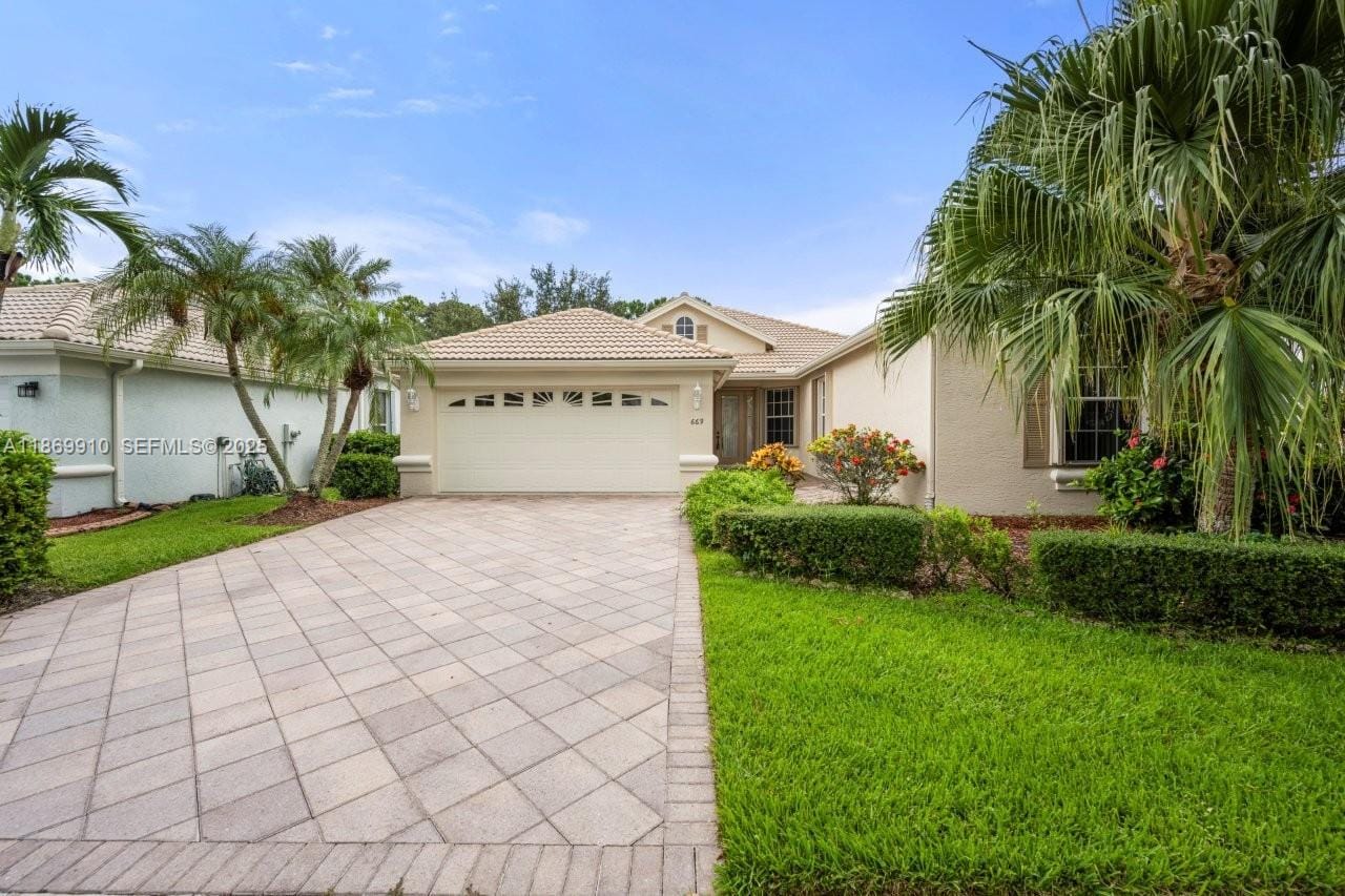 669 SW Lake Charles Circle, Port St. Lucie, FL 34986