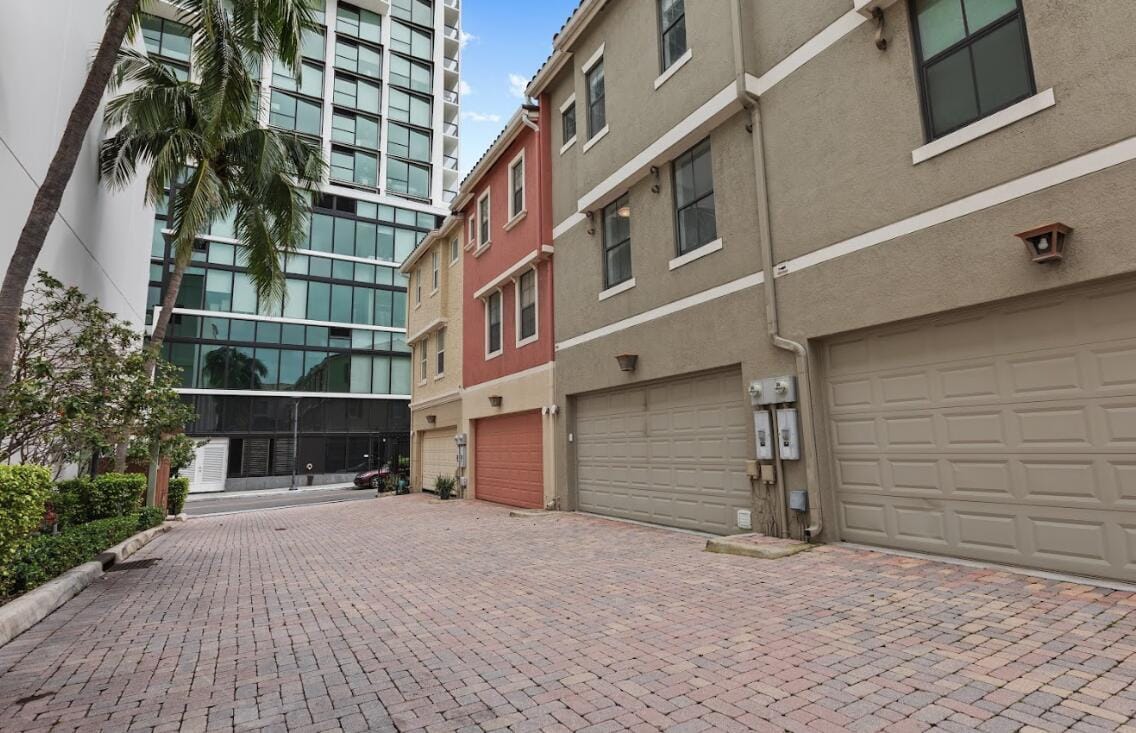 695 Hibiscus Street — photo 3