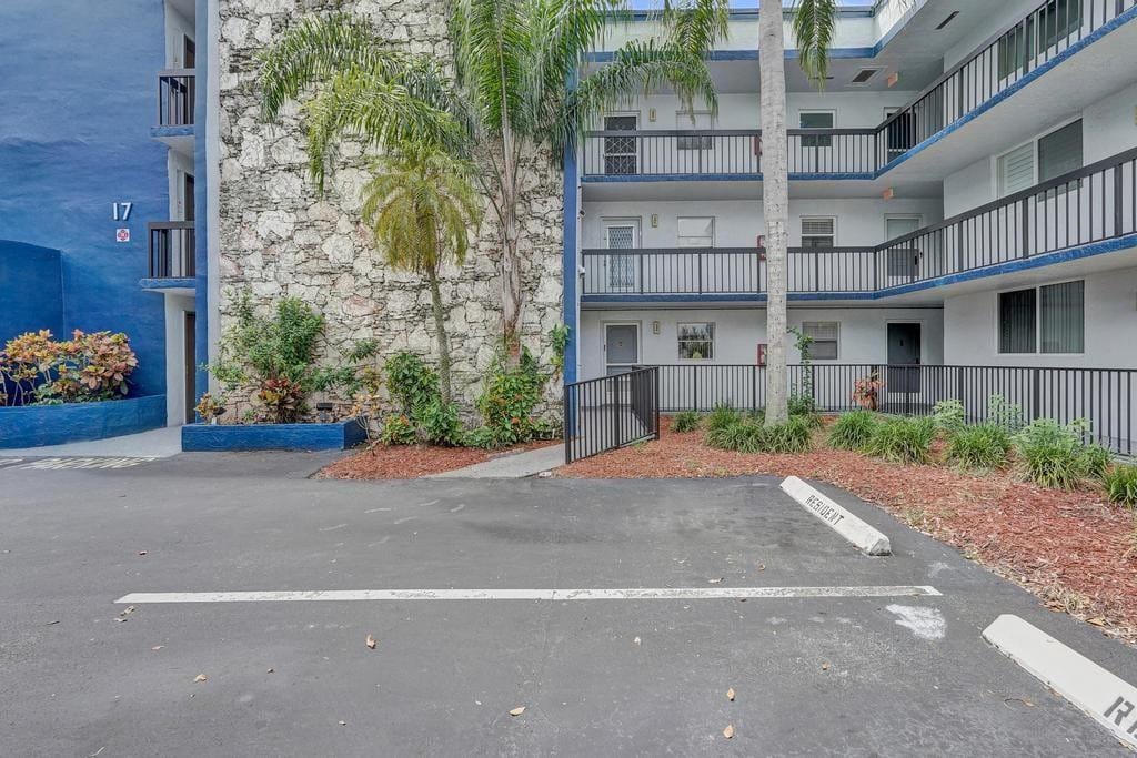 3060 Holiday Springs Boulevard 106, Margate, FL 33063 photo 14
