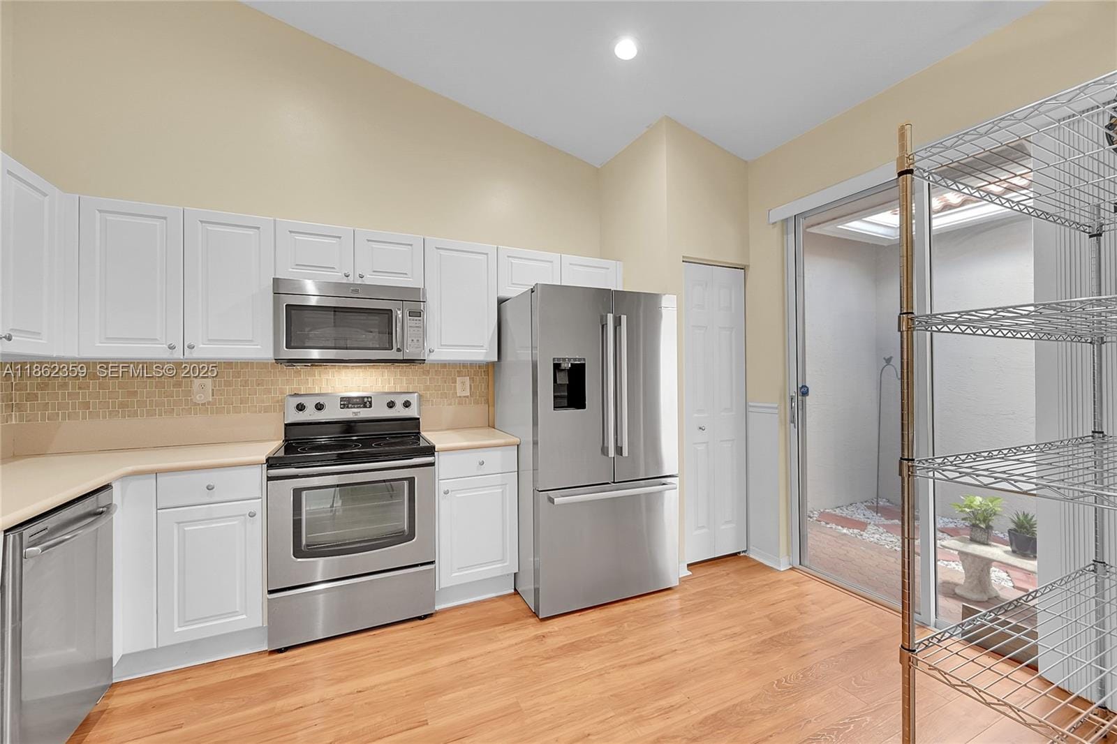 7401 S Aragon Boulevard 5, Sunrise, FL 33313 photo 2