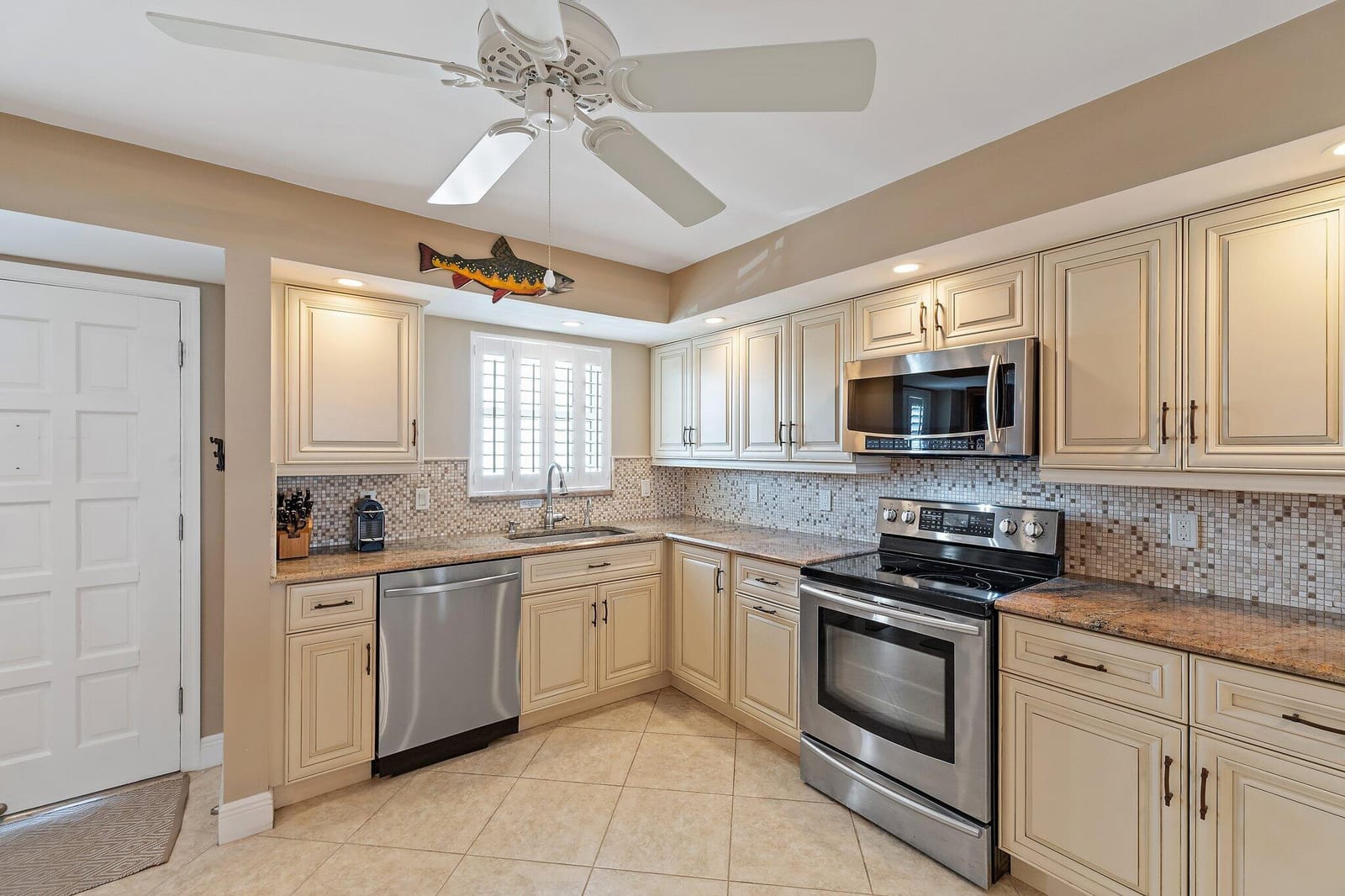 36 Yacht Club Drive 402 — photo 7